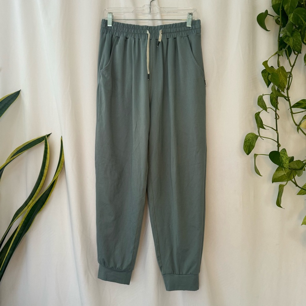 Feat | Women’s FlowTech Jogger Sweatpants